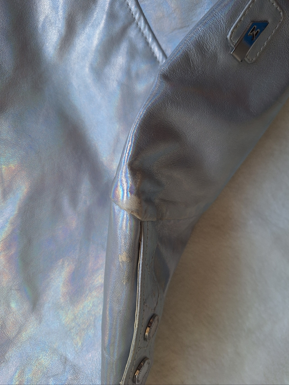 ✨ MAURITIUS Silver Holographic Leather Moto Jacket Sz L (Fits like M) ✨️ - Picture 8 of 16